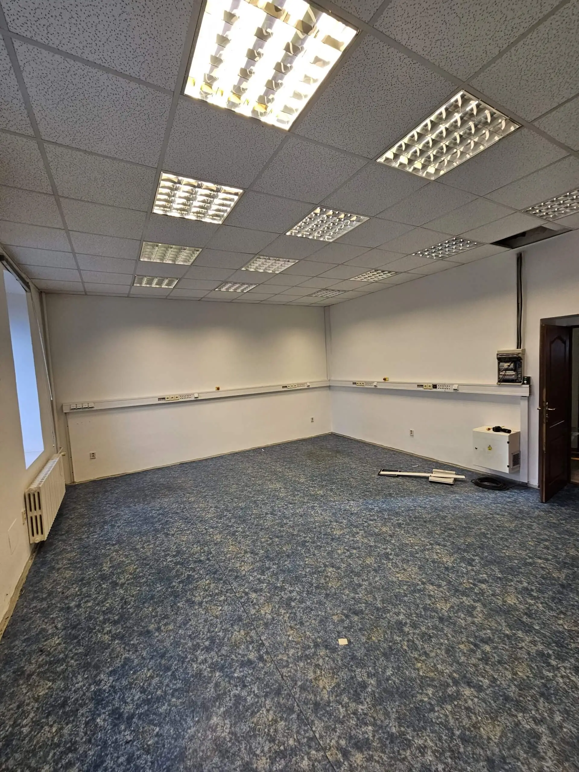 Tady je potřeba přepažit místnost